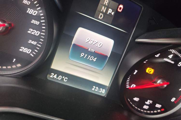 Used Mercedes-Benz V-Class 2017 V 260 Prestige Edition Odometer Close Up