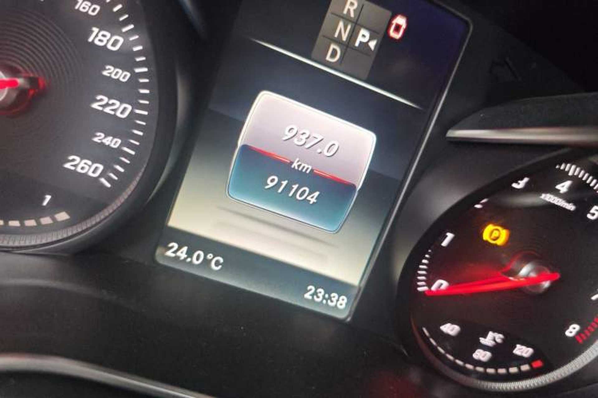 Used Mercedes-Benz V-Class 2017 V 260 Prestige Edition Odometer Close Up