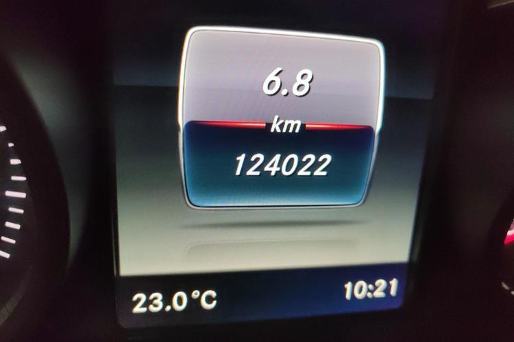 Used Mercedes-Benz V-Class 2017 V 260 Prestige Edition Odometer Close Up