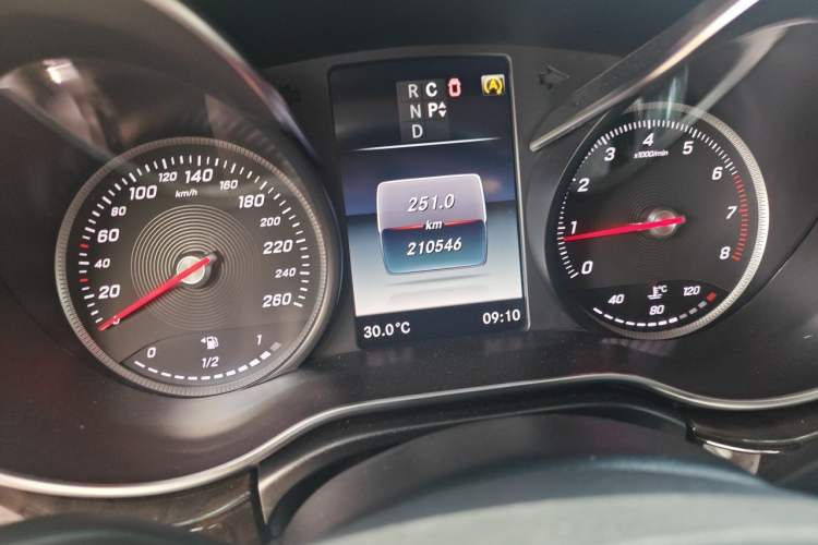 Used Mercedes-Benz V-Class 2017 V 260 Prestige Edition Odometer Close Up