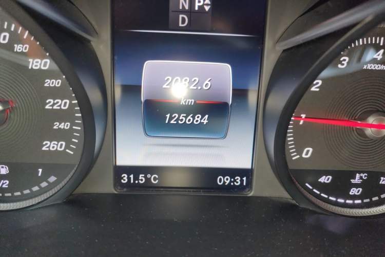 Used Mercedes-Benz V-Class 2017 V250 2.0T Base Model Odometer Close Up