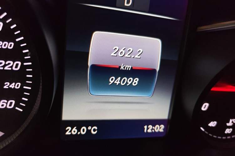 Used Mercedes-Benz V-Class 2017 V 260 Avantgarde Edition Odometer Close Up