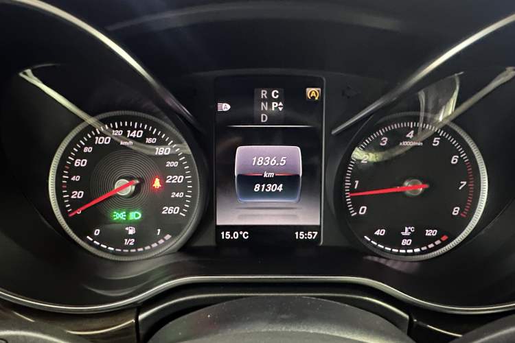 Used Mercedes-Benz V-Class 2017 V 260 Avantgarde Edition Odometer Close Up