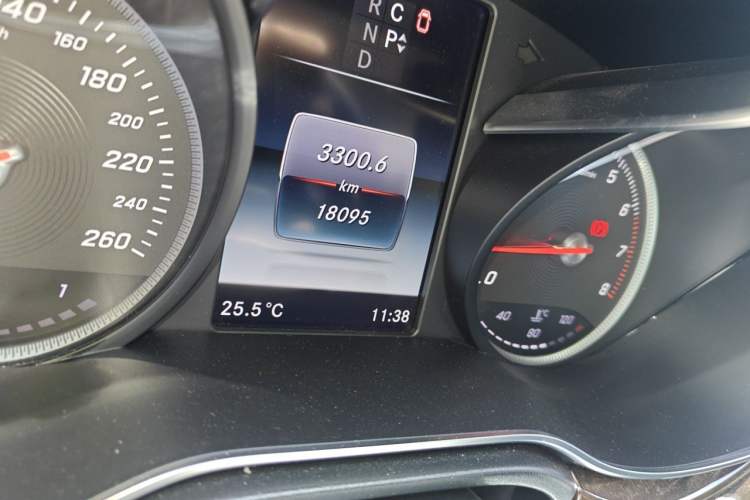Used Mercedes-Benz V-Class 2017 V 260 L Prestige Extended Edition Odometer Close Up