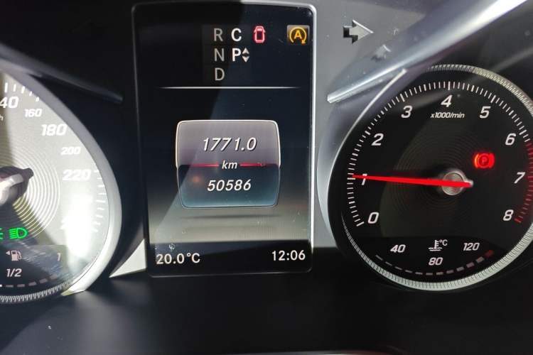 Used Mercedes-Benz V-Class 2017 V 260 Avantgarde Edition Odometer Close Up