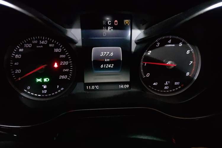 Used Mercedes-Benz V-Class 2017 V 260 L Prestige Extended Edition Odometer Close Up