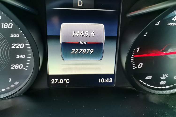 Used Mercedes-Benz V-Class 2017 V 260 L Prestige Extended Edition Odometer Close Up