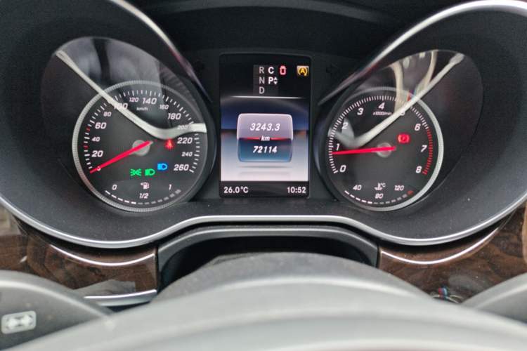 Used Mercedes-Benz V-Class 2017 V 260 L Prestige Extended Edition Odometer Close Up