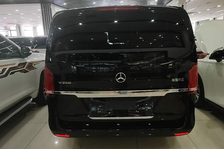 Used Mercedes-Benz V-Class 2017 V 260 Avantgarde Edition Rear