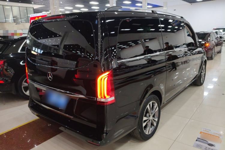 Used Mercedes-Benz V-Class 2017 V 260 Avantgarde Edition Rear Right 45 Deg