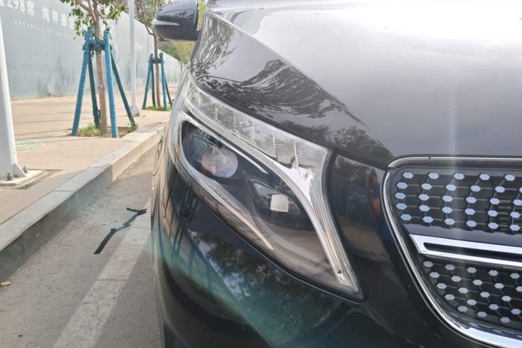 Used Mercedes-Benz V-Class 2017 V 260 Prestige Edition Right Front Headlight