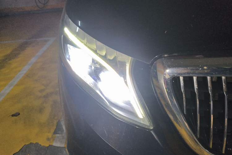 Used Mercedes-Benz V-Class 2017 V 260 L Prestige Extended Edition Right Front Headlight