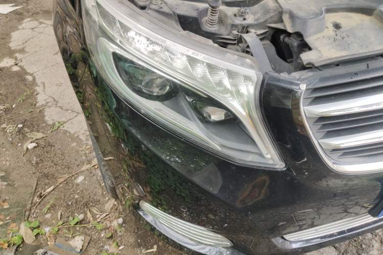 Used Mercedes-Benz V-Class 2017 V 260 L Prestige Extended Edition Right Front Headlight