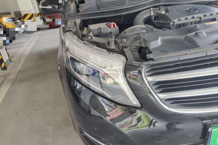 Used Mercedes-Benz V-Class 2017 V 260 L Prestige Extended Edition Right Front Headlight