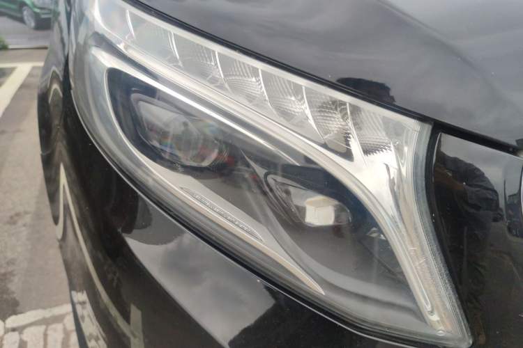 Used Mercedes-Benz V-Class 2017 V 260 L Prestige Extended Edition Right Front Headlight