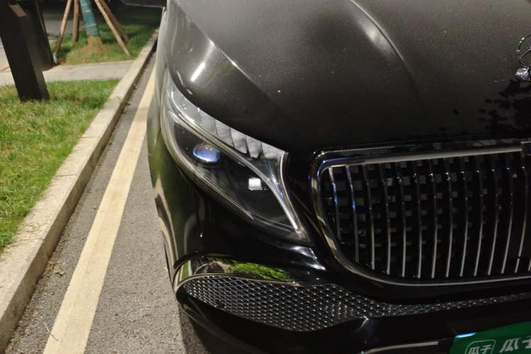 Used Mercedes-Benz V-Class 2017 V 260 L Prestige Extended Edition Right Front Headlight