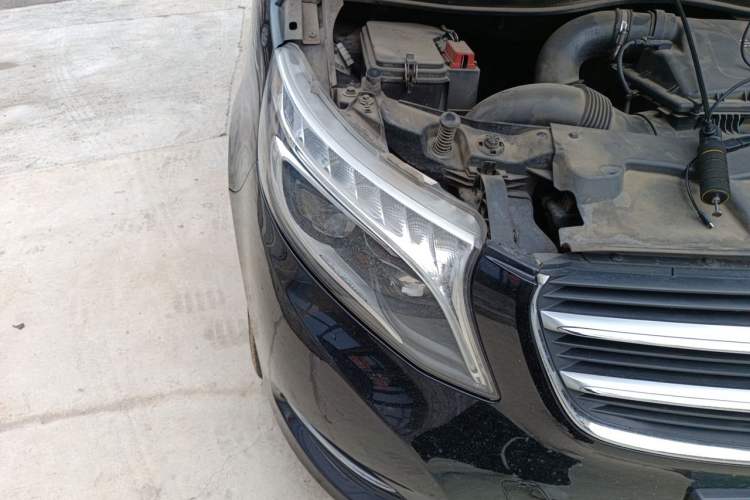 Used Mercedes-Benz V-Class 2017 V 260 L Prestige Extended Edition Right Front Headlight