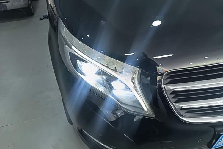 Used Mercedes-Benz V-Class 2017 V 260 L Prestige Extended Edition Right Front Headlight