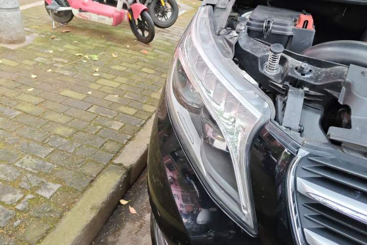 Used Mercedes-Benz V-Class 2017 V 260 L Prestige Extended Edition Right Front Headlight