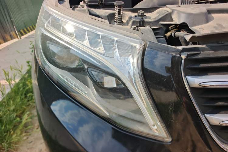 Used Mercedes-Benz V-Class 2017 V 260 L Prestige Extended Edition Right Front Headlight