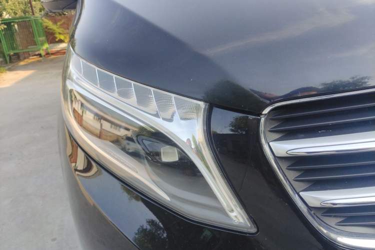 Used Mercedes-Benz V-Class 2017 V 260 L Prestige Extended Edition Right Front Headlight