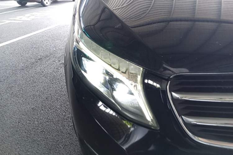 Used Mercedes-Benz V-Class 2017 V 260 L Prestige Extended Edition Right Front Headlight