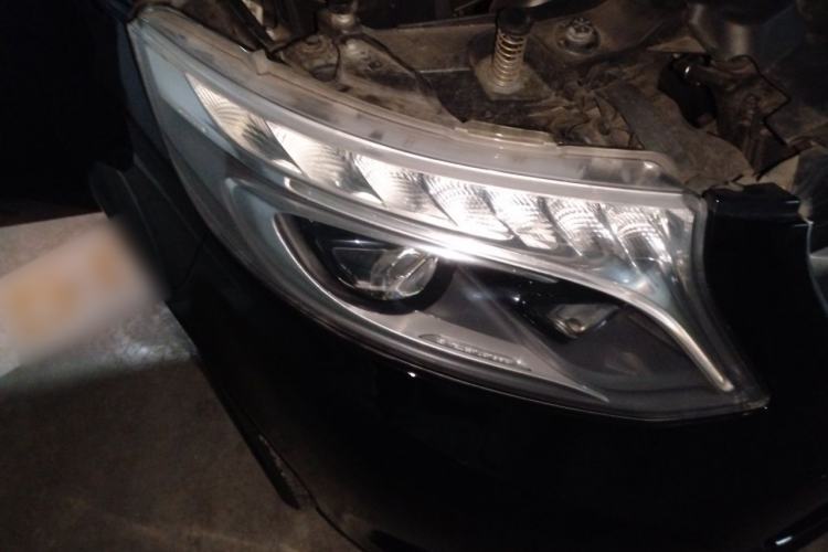 Used Mercedes-Benz V-Class 2017 V 260 L Prestige Extended Edition Right Front Headlight