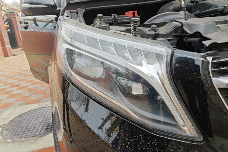 Used Mercedes-Benz V-Class 2017 V 260 L Prestige Extended Edition Right Front Headlight
