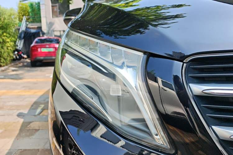 Used Mercedes-Benz V-Class 2017 V 260 Prestige Edition Right Front Headlight