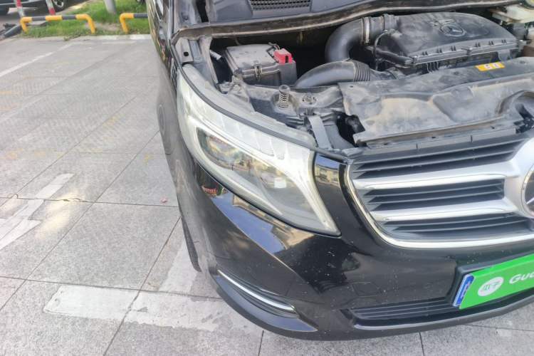 Used Mercedes-Benz V-Class 2017 V 260 L Prestige Extended Edition Right Front Headlight