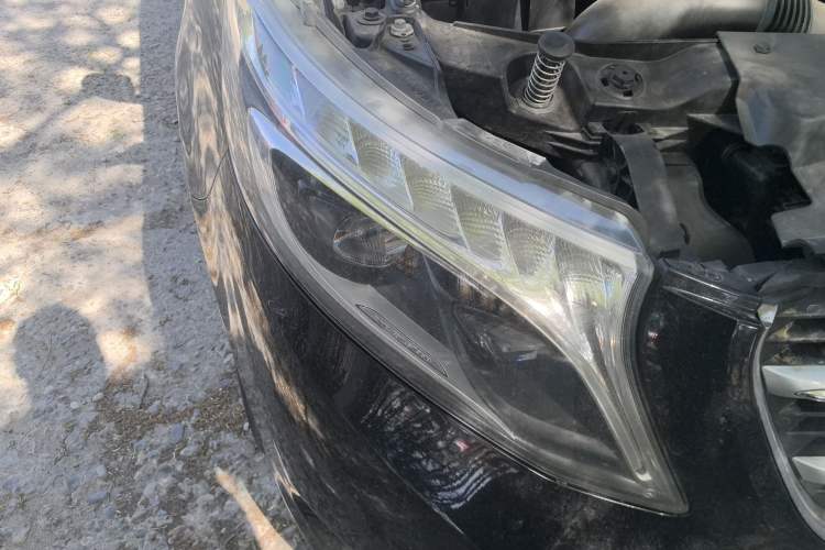 Used Mercedes-Benz V-Class 2017 V 260 L Prestige Extended Edition Right Front Headlight