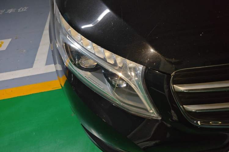 Used Mercedes-Benz V-Class 2017 V 260 L Prestige Extended Edition Right Front Headlight