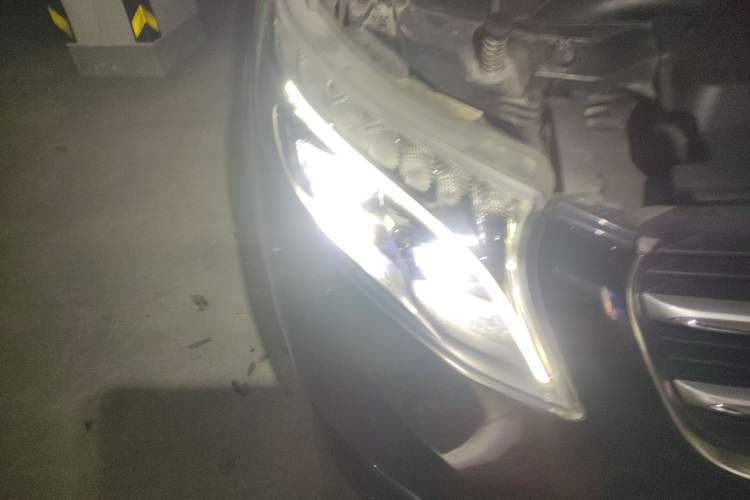 Used Mercedes-Benz V-Class 2017 V 260 L Prestige Extended Edition Right Front Headlight