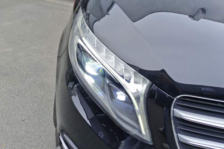 Used Mercedes-Benz V-Class 2017 V 260 L Prestige Extended Edition Right Front Headlight