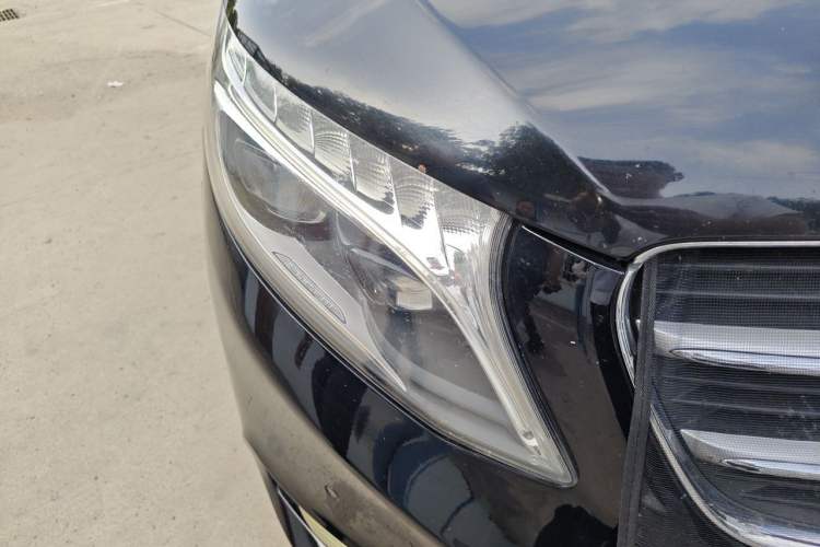 Used Mercedes-Benz V-Class  Right Front Headlight
