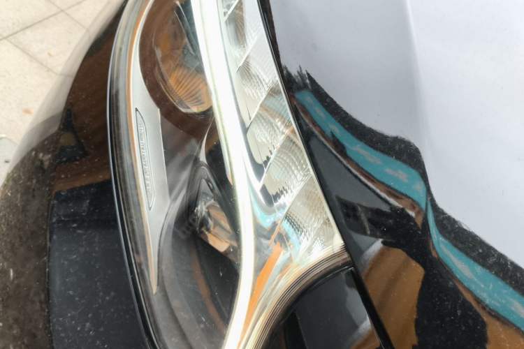 Used Mercedes-Benz V-Class 2017 V 260 Avantgarde Edition Right Front Headlight