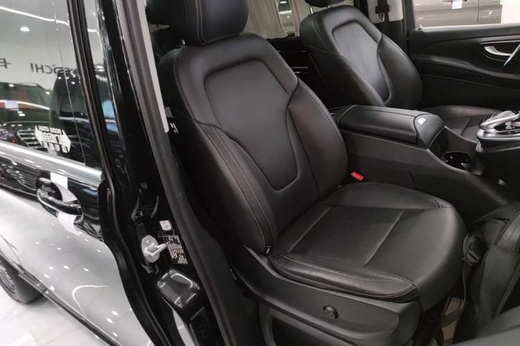 Used Mercedes-Benz V-Class 2017 V 260 L Prestige Extended Edition Right Front Seat