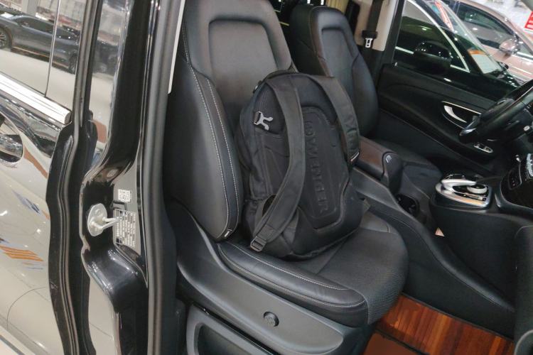 Used Mercedes-Benz V-Class 2017 V 260 Avantgarde Edition Right Front Seat