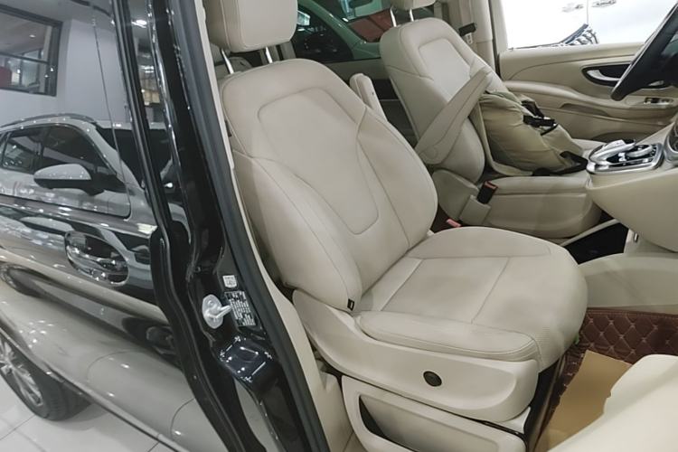 Used Mercedes-Benz V-Class 2017 V 260 Avantgarde Edition Right Front Seat