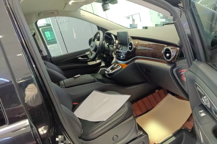 Used Mercedes-Benz V-Class 2017 V 260 L Prestige Extended Edition Right Front Seat