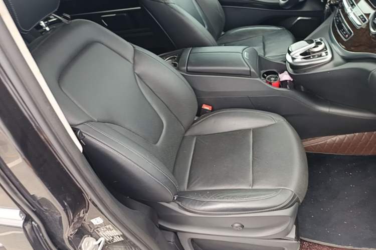 Used Mercedes-Benz V-Class 2017 V 260 L Prestige Extended Edition Right Front Seat