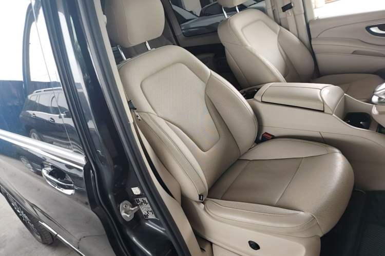 Used Mercedes-Benz V-Class 2017 V 260 L Prestige Extended Edition Right Front Seat