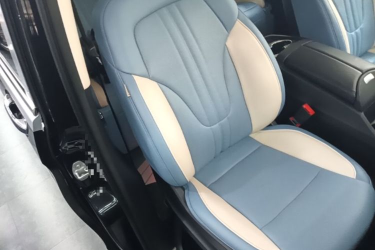 Used Mercedes-Benz V-Class 2017 V 260 Avantgarde Edition Right Front Seat