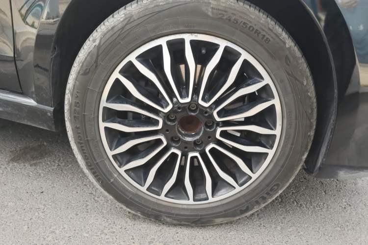 Used Mercedes-Benz V-Class 2017 V 260 Prestige Edition Right Front Wheel Hub