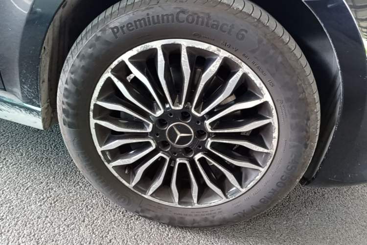 Used Mercedes-Benz V-Class 2017 V 260 L Prestige Extended Edition Right Front Wheel Hub