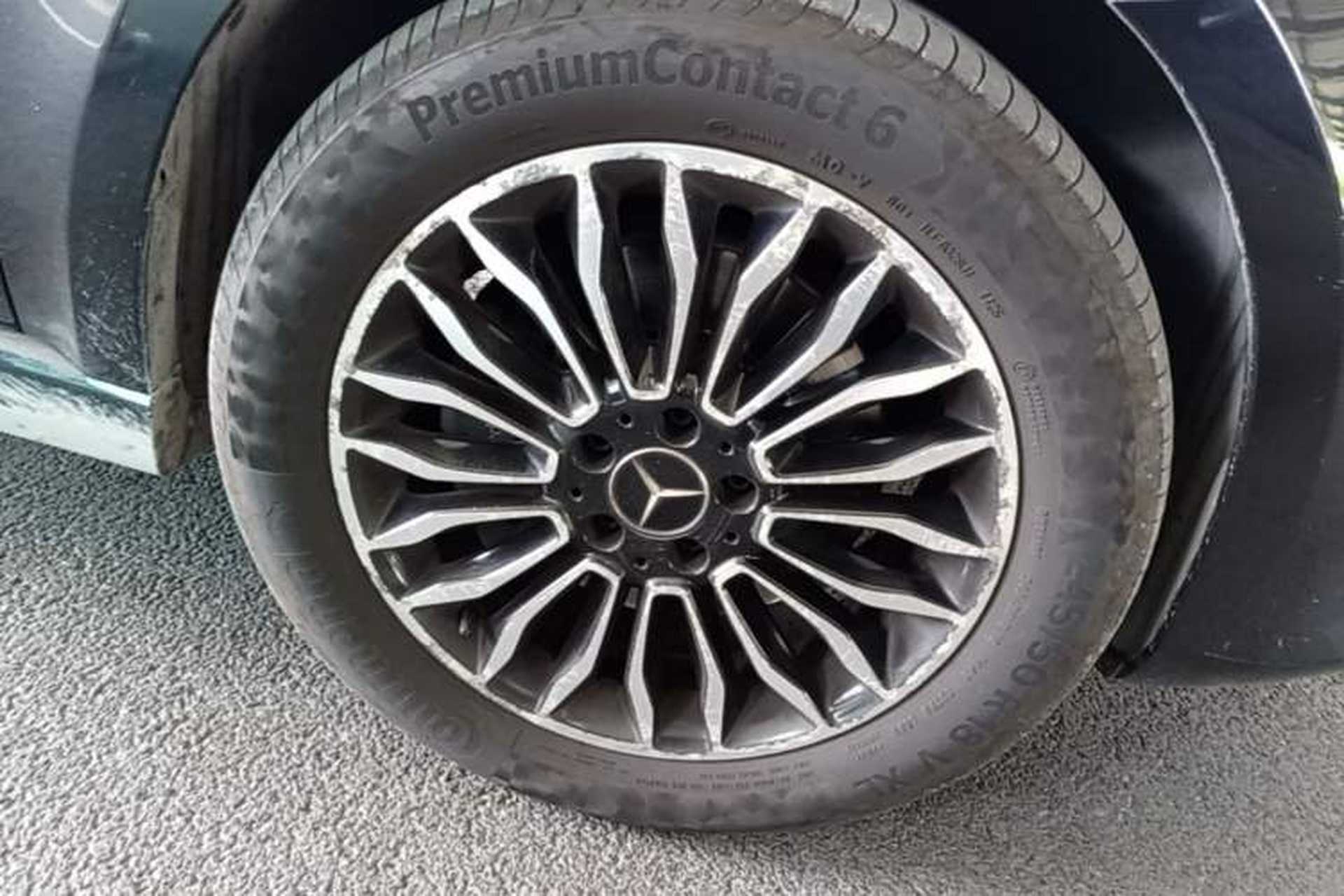 Used Mercedes-Benz V-Class 2017 V 260 L Prestige Extended Edition Right Front Wheel Hub