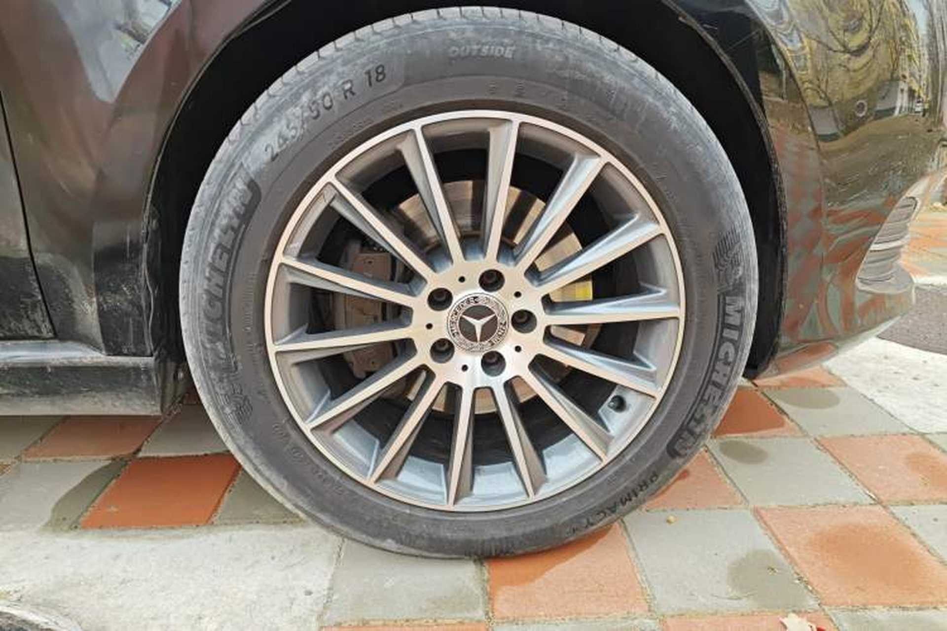 Used Mercedes-Benz V-Class 2017 V 260 L Prestige Extended Edition Right Front Wheel Hub