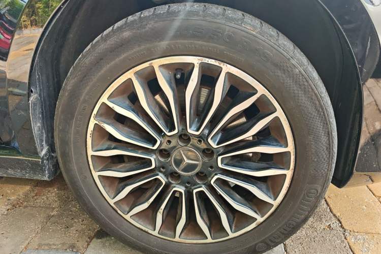 Used Mercedes-Benz V-Class 2017 V 260 Prestige Edition Right Front Wheel Hub