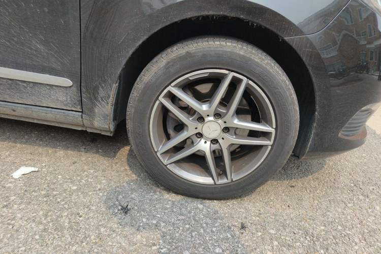 Used Mercedes-Benz V-Class  Right Front Wheel Hub