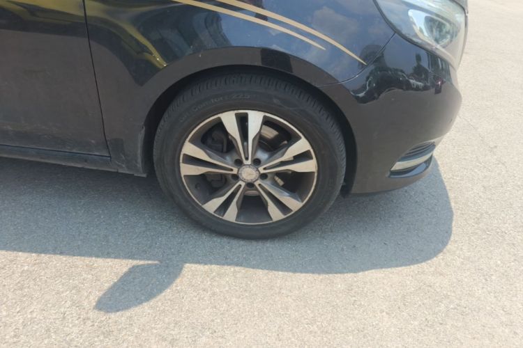 Used Mercedes-Benz V-Class  Right Front Wheel Hub